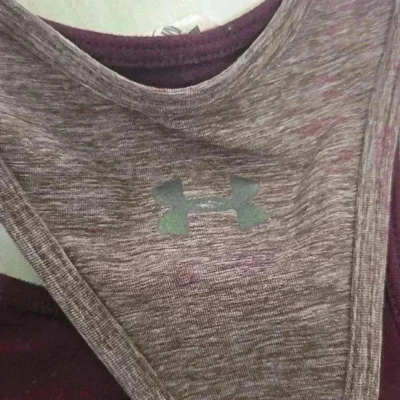 Under Armour Workout shirt and bra in one - medium - burgandy - Picture 3 of 4